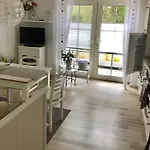 アパート Friesenhof フリードリッヒシュコオク